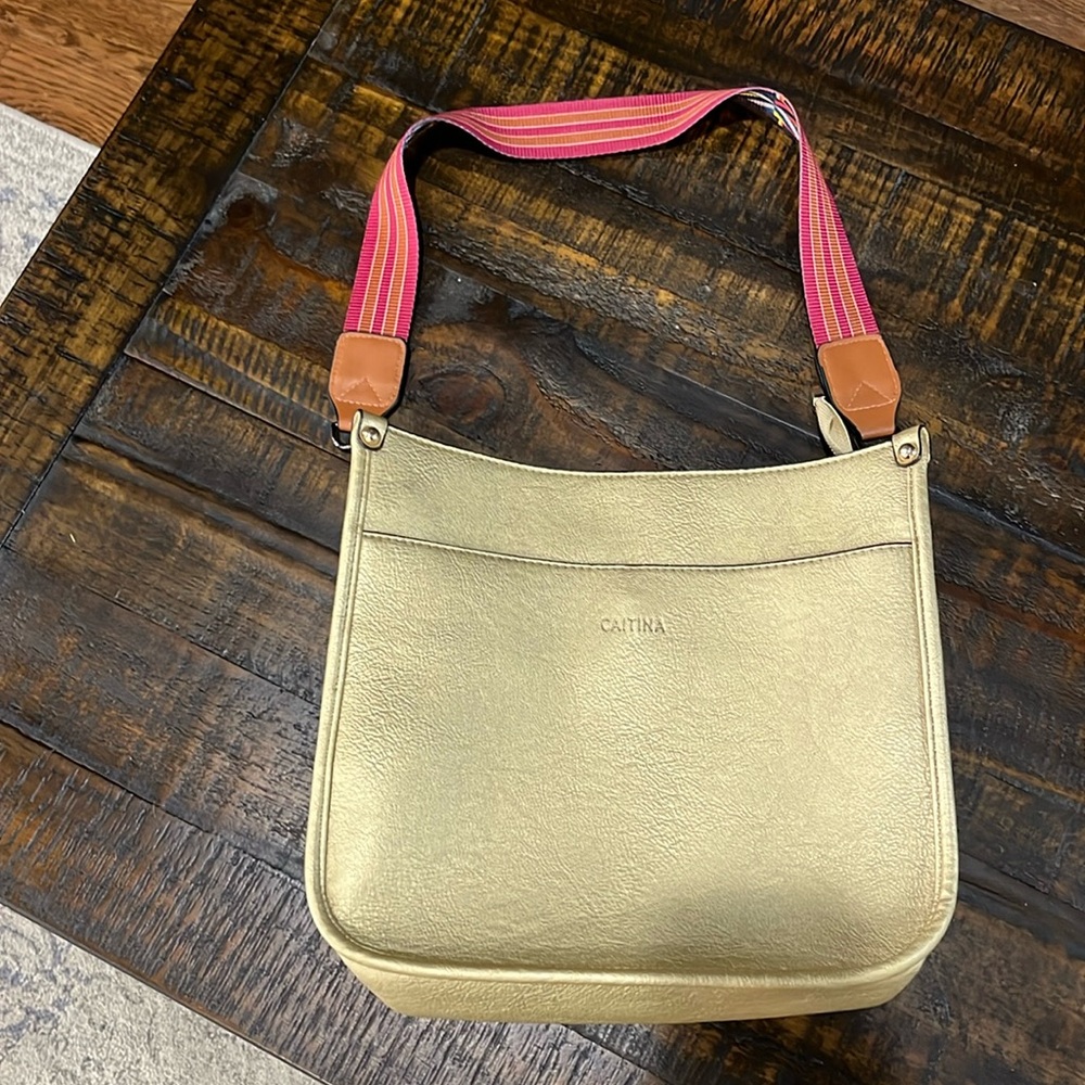 Gold Shoulder Bag Removable shoulder strap, reversible shoulder strap never used